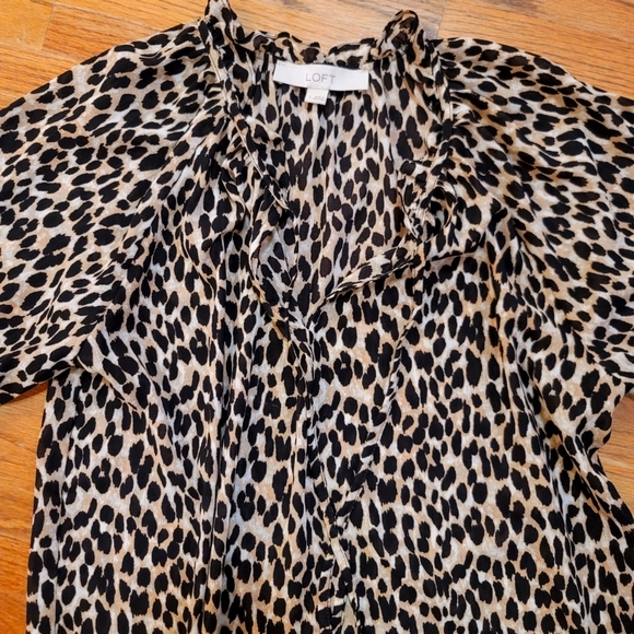 Ann Taylor Loft Animal Print Silky flowy blouse leopard Cheetah Puma brown black - Picture 2 of 3